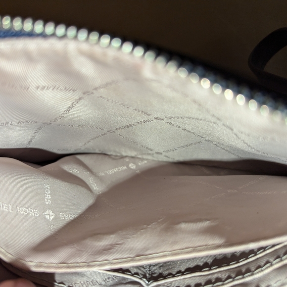 Michael Kors Wristlet Nouveau Floral Leather Embossed Large Zip Navy Multi VGUC - Picture 10 of 13